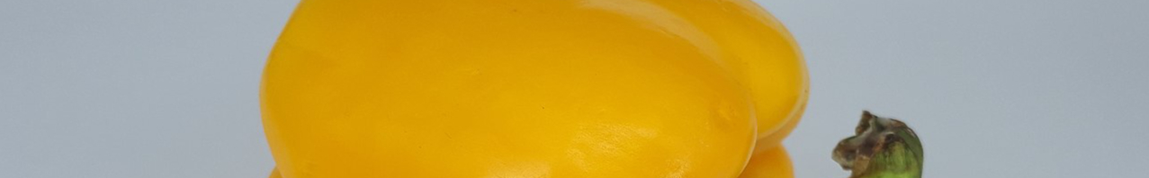 1280px-Yellow_bell_pepper_2017_A1-resized.jpg