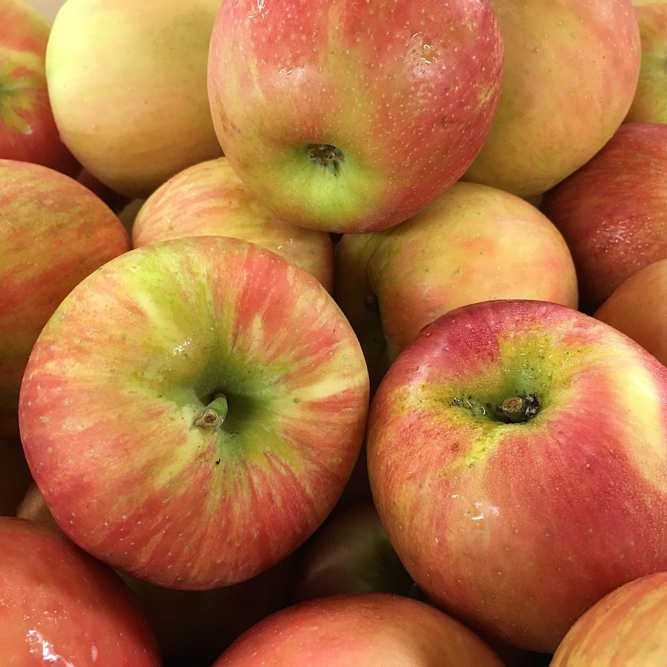 apples-1947711_1280-resized.jpg