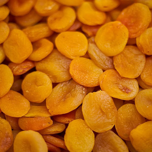apricot-dried-fruit-snacks-macro-healthy-eating-resized.jpg